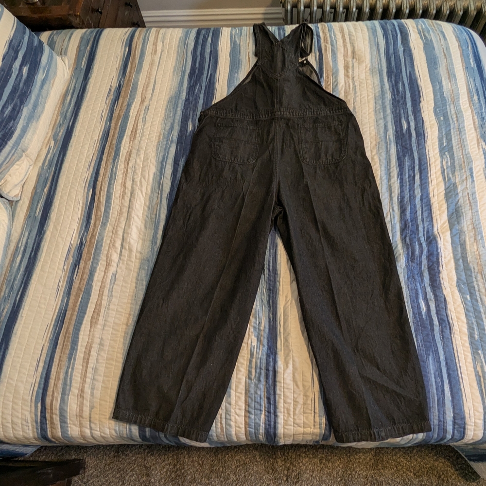 Black Overalls with Relaxed Fit and Versatile Style - Picture 3 of 6